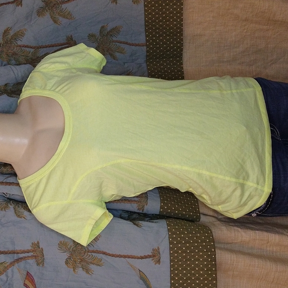 Neon yellow athletic t-shirt - Picture 2 of 5